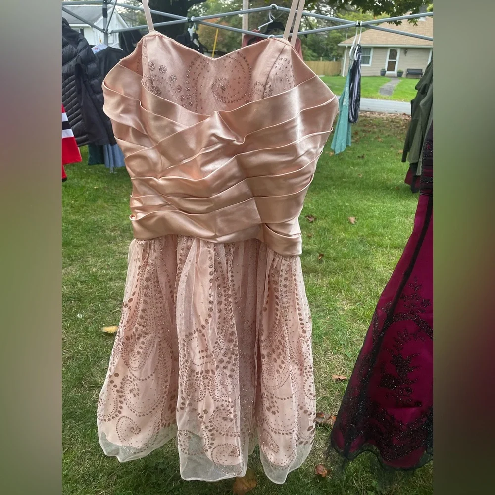 Prom dress - Picture 1 of 2